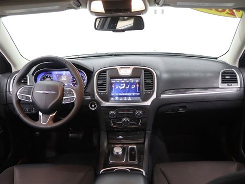 Used 2022 Chrysler 300 Touring image 20