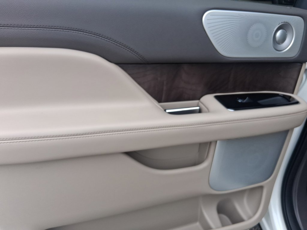 Used 2022 Lincoln Navigator L Reserve AWD/4WD image 15