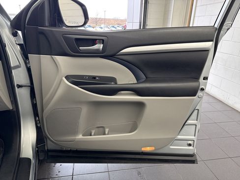 Used 2019 Toyota Highlander XLE image 56