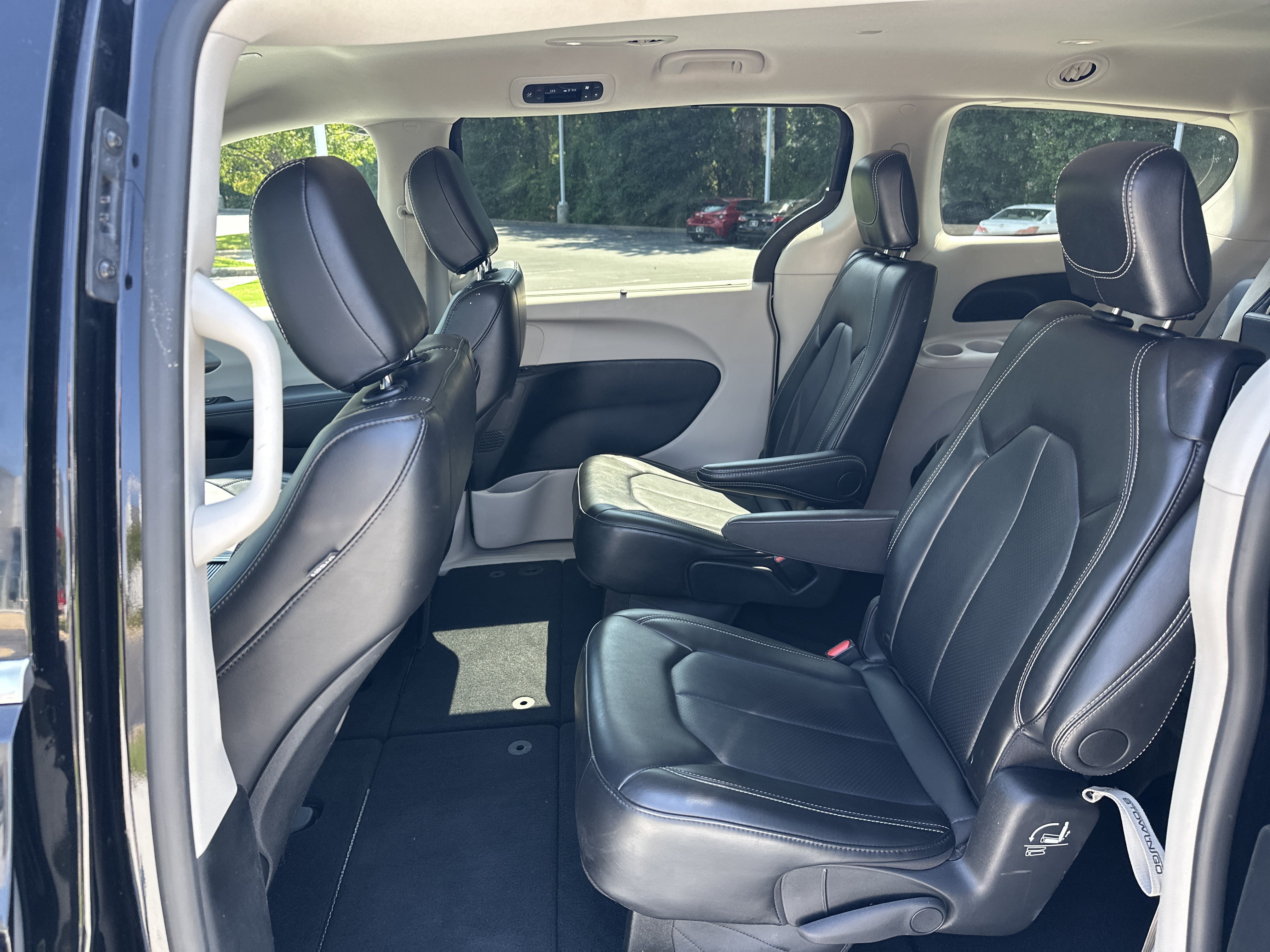 Used 2024 Chrysler Pacifica Touring-L FWD image 31