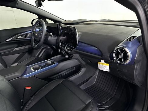 New 2025 Chevrolet Equinox EV LT w/ Convenience Package II image 28