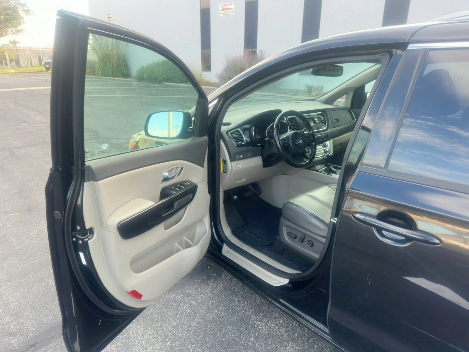 Used 2016 Kia Sedona EX FWD image 9