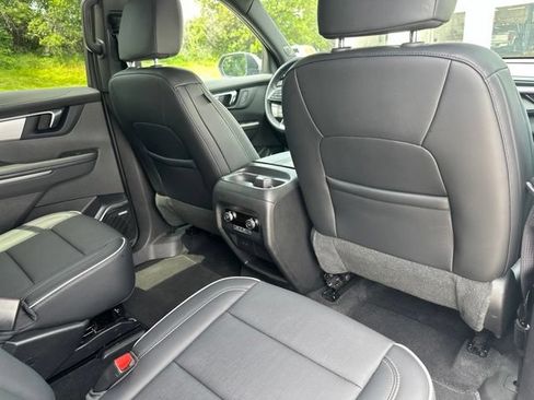 Used 2025 Buick Enclave Preferred AWD/4WD image 45