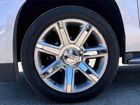 Used 2017 Cadillac Escalade Luxury image 35