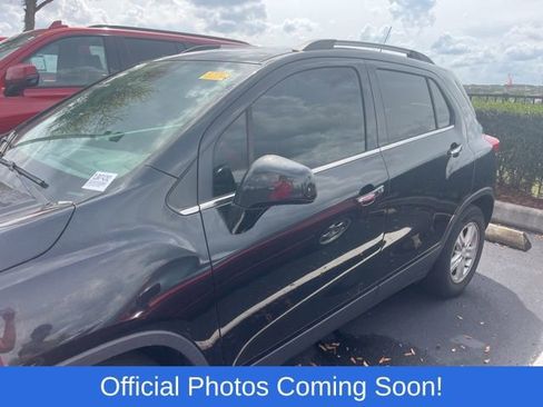 Used 2020 Chevrolet Trax LT w/ Sun & Sound Package image 3
