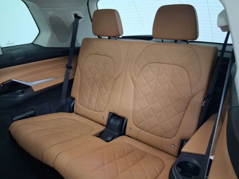 Used 2025 BMW X7 xDrive40i w/ Premium Package image 30