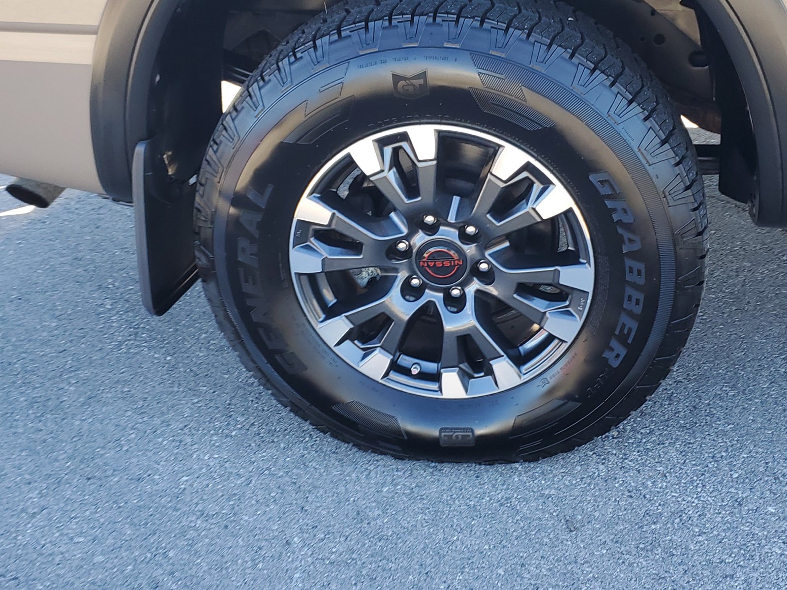 Used 2024 Nissan Titan PRO-4X w/ Pro-4x Convenience Package AWD/4WD image 6