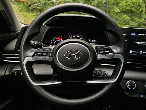 Used 2023 Hyundai Elantra SE FWD image 10
