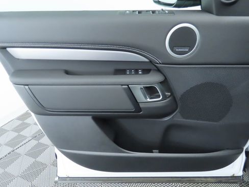 Used 2024 Land Rover Discovery Dynamic SE image 24