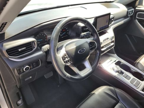 Used 2023 Ford Explorer XLT w/ Equipment Group 202A RWD image 15