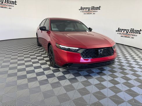 Used 2025 Honda Accord SE image 8