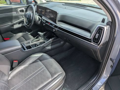 Certified 2025 Kia Sorento S FWD image 13