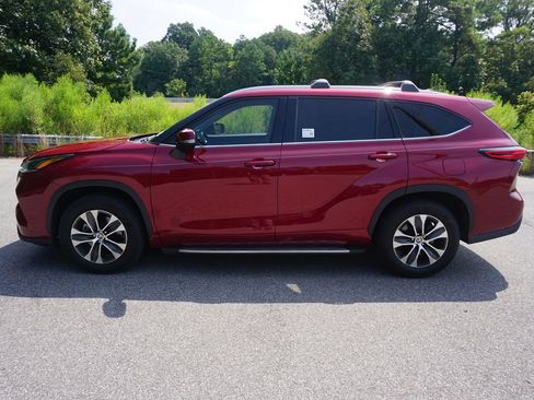 Used 2021 Toyota Highlander XLE FWD image 22