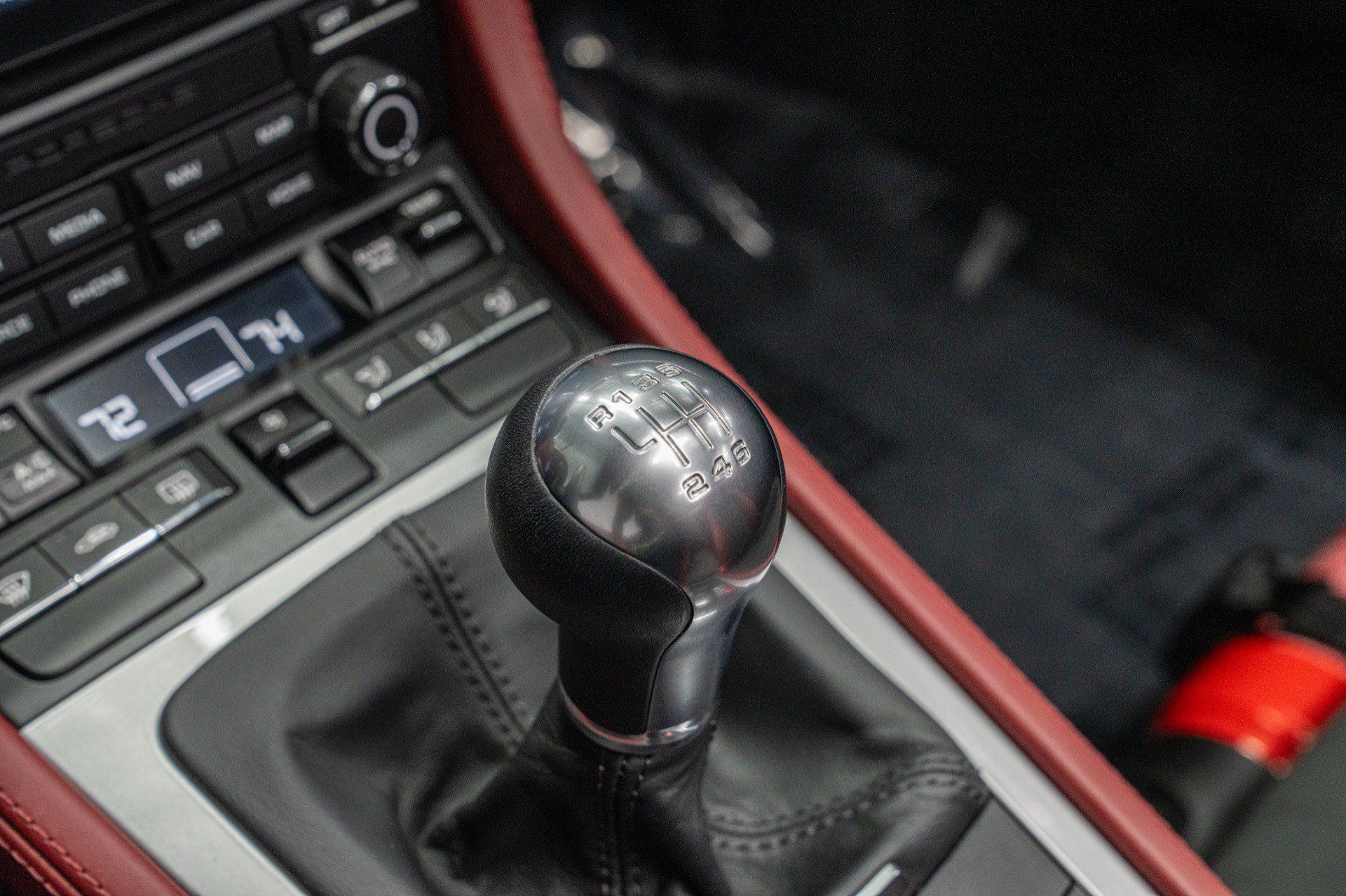 Used 2023 Porsche 718 Boxster Spyder RWD image 32