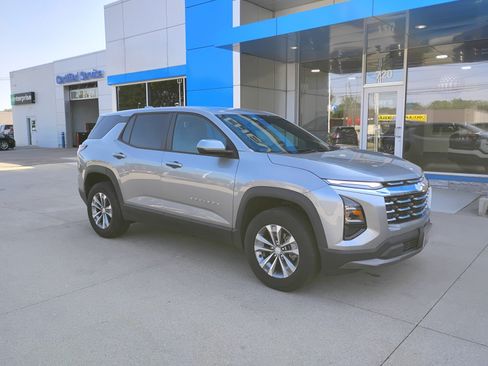 Used 2025 Chevrolet Equinox LT FWD image 4