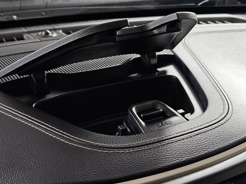 Used 2016 Jeep Cherokee Limited image 16