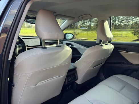 Used 2026 Toyota Camry XLE image 9