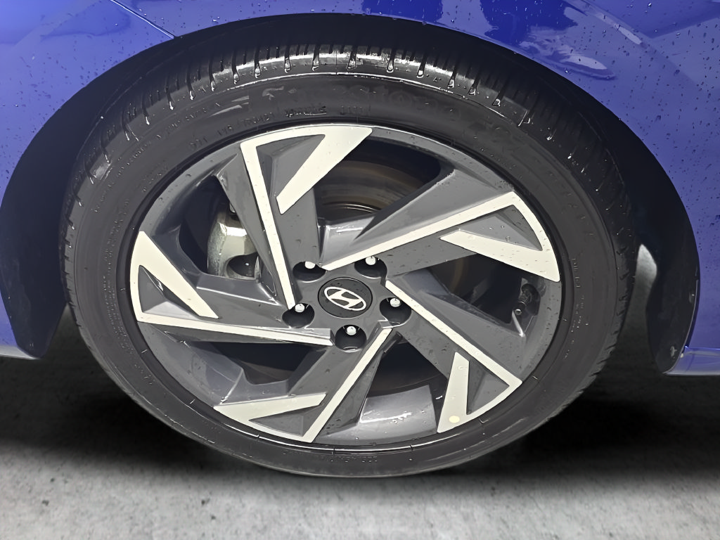 Certified 2025 Hyundai Elantra Limited FWD image 41