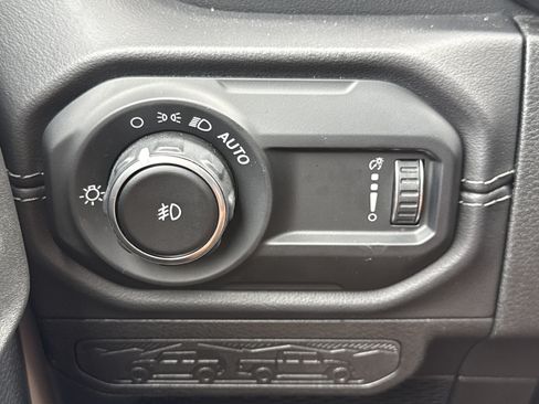 Used 2024 Jeep Wrangler Unlimited Sahara w/ Safety Group AWD/4WD image 15