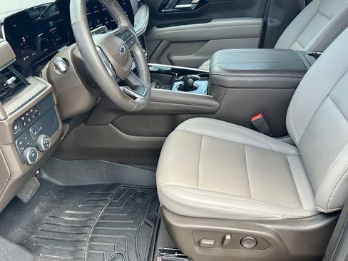 Used 2025 Chevrolet Tahoe Z71 w/ Comfort Package AWD/4WD image 6
