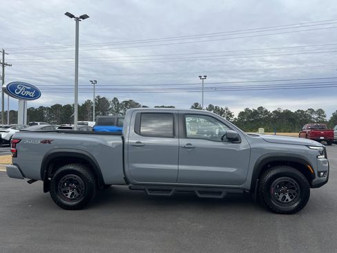 Used 2025 Nissan Frontier PRO-4X image 25