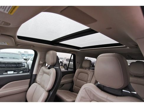 Used 2022 Lincoln Navigator Reserve AWD/4WD image 30