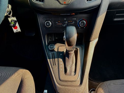Used 2017 Ford Focus SE FWD image 16