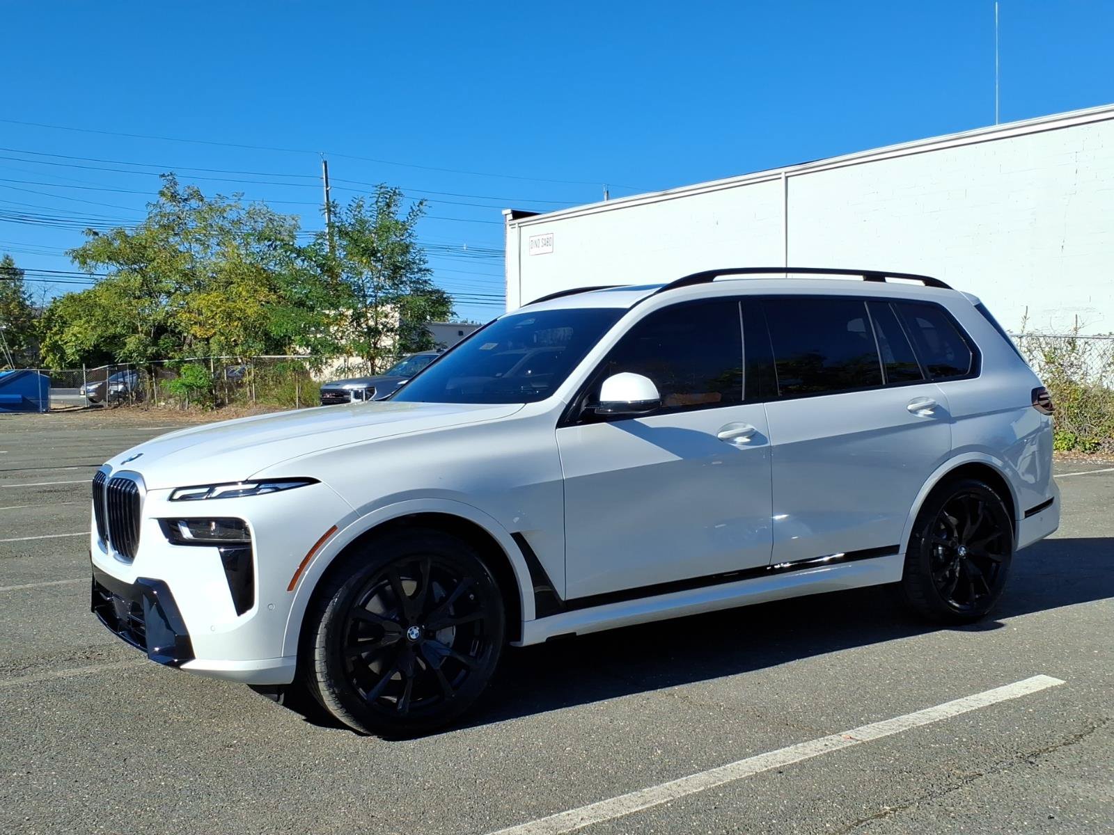 Used 2026 BMW X7 xDrive40i w/ M Sport Package AWD/4WD image 3