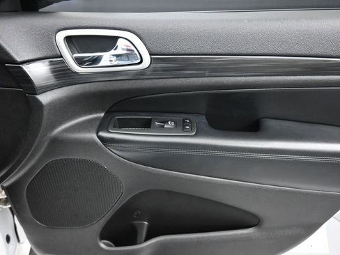 Used 2020 Jeep Grand Cherokee Altitude image 42