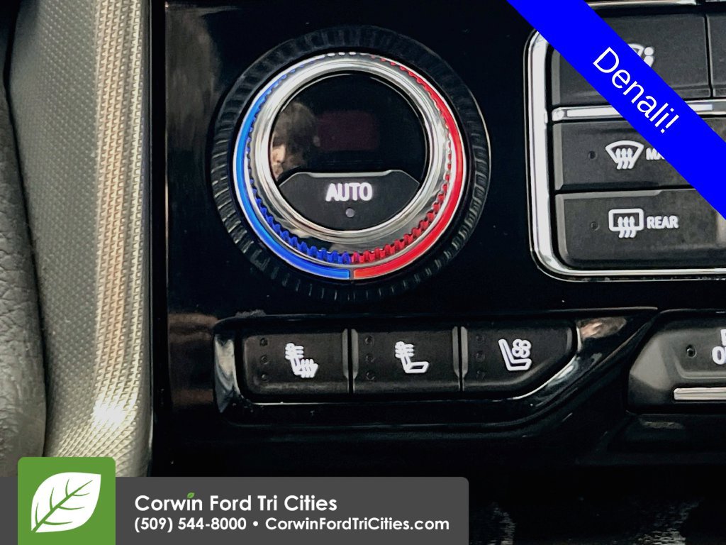 Used 2021 GMC Yukon Denali w/ Denali Premium Package AWD/4WD image 25