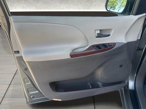 Used 2011 Toyota Sienna XLE w/ XLE Navigation Pkg FWD image 12
