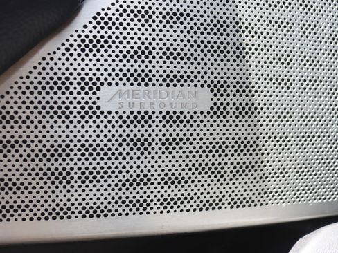 Used 2018 Land Rover Range Rover Velar R-Dynamic SE image 32