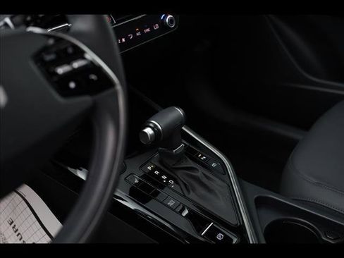 Used 2023 Kia Niro EX Touring image 8