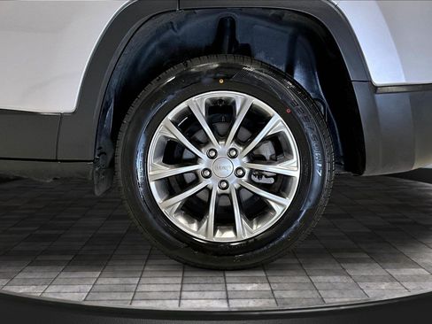 Used 2021 Jeep Cherokee Latitude Lux w/ Sun & Sound Group FWD image 33