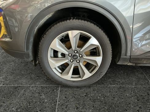 Certified 2025 Ford Escape Platinum AWD/4WD image 14