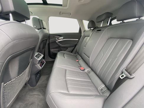 Used 2021 Audi e-tron Premium w/ Convenience Plus Package image 21