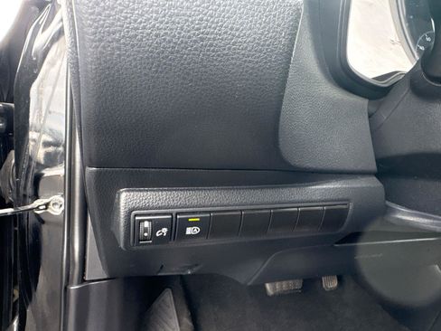 Used 2023 Toyota Corolla LE image 19