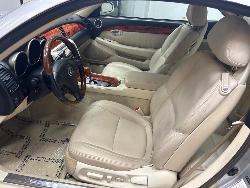 Used 2007 Lexus SC 430 Convertible w/ Preferred Accessory Pkg RWD image 2