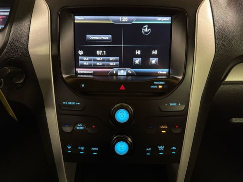 Used 2014 Ford Explorer XLT w/ Equipment Group 202A image 33