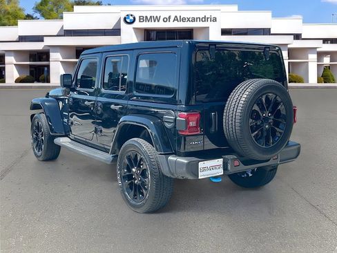 Used 2023 Jeep Wrangler Unlimited Sahara w/ Cold Weather Group AWD/4WD image 5