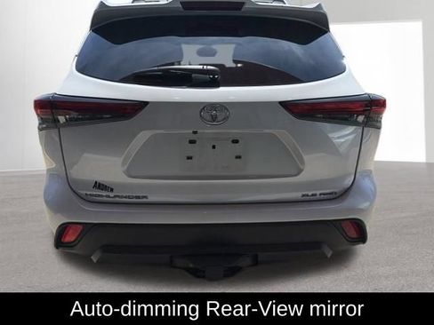 Used 2022 Toyota Highlander XLE AWD/4WD image 9
