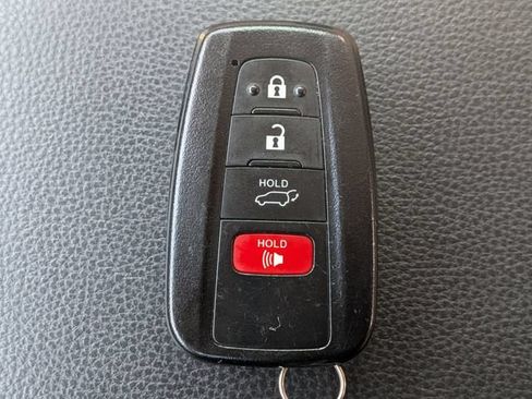 Used 2021 Toyota RAV4 XLE w/ Convenience Package AWD/4WD image 31