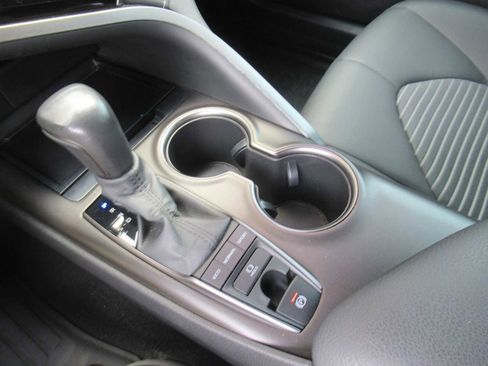Used 2022 Toyota Camry SE image 33