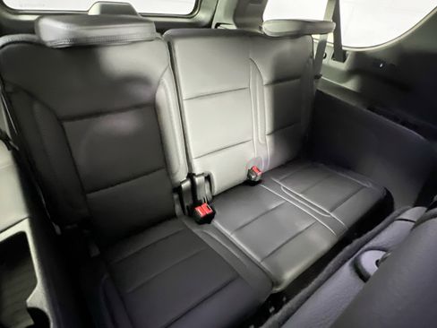 Used 2024 GMC Yukon XL Denali image 27