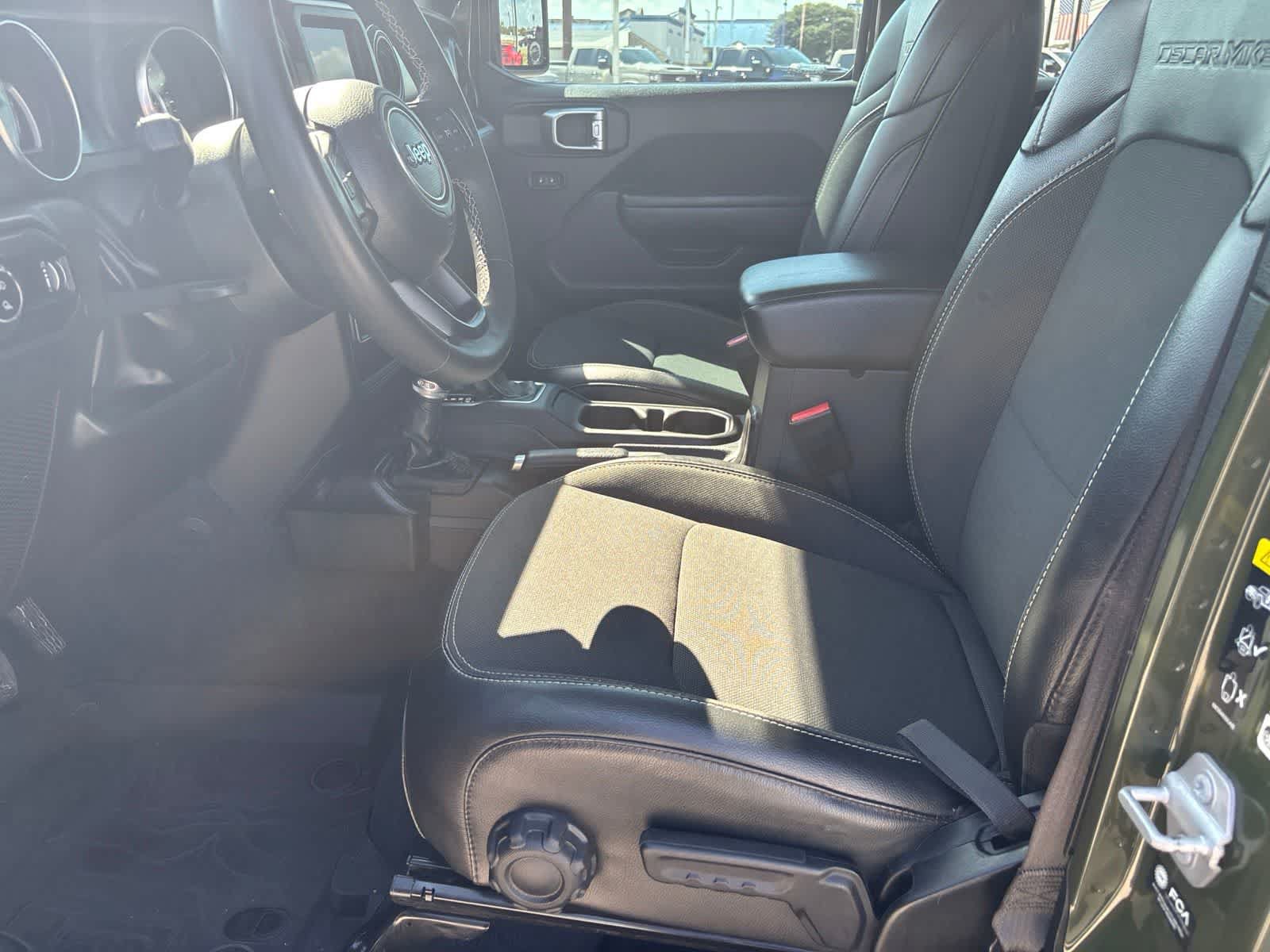 Used 2023 Jeep Gladiator Sport AWD/4WD image 9