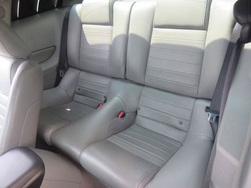 Used 2006 Ford Mustang GT RWD image 13