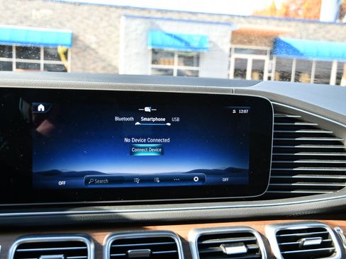 Used 2025 Mercedes-Benz GLS 450 4MATIC image 22