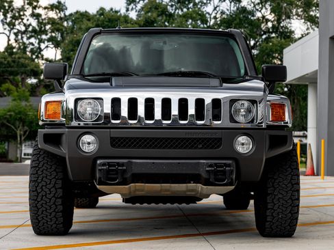 Used 2010 HUMMER H3T Adventure image 13