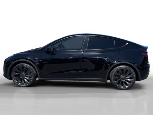 Used 2023 Tesla Model Y 2WD image 2