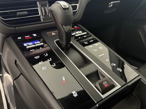 New 2026 Porsche Macan Turbo image 34